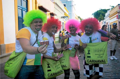 Distribuição de Preservativos nas prévias do Carnaval de Olinda 2011. Foto: Fernanda Mafra/Pref.Olinda