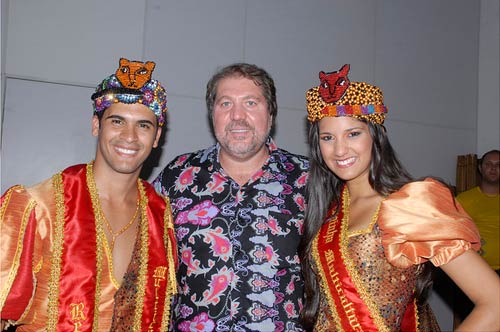 Renildo Calheiros com o rei e a rainha do Carnaval 2011. Foto: Passarinho/Pref.Olinda