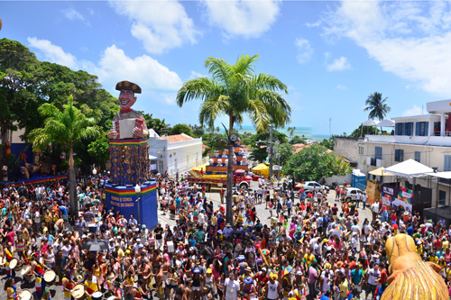 Já no Sábado de Zé Pereira, os foliões começam a tomar conta das ladeiras e ruas de Olinda. Na foto, o largo da Praça Monsenhor Fabrício. Foto: Jan Ribeiro/Pref.Olinda Já no Sábado de Zé Pereira, os foliões começam a tomar conta das ladeiras e ruas de Olinda. Na foto, o largo da Praça Monsenhor Fabrício. Foto: Jan Ribeiro/Pref.Olinda