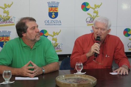 Prefeito Renildo Calheiros e o secretário de Patrimônio e Cultura de Olinda, Lucilo Varejão Neto, na coletiva de imprensa do Carnaval 2013 - Foto: Luis Fabiano/Pref.Olinda Prefeito Renildo Calheiros e o secretário de Patrimônio e Cultura de Olinda, Lucilo Varejão Neto, na coletiva de imprensa do Carnaval 2013 - Foto: Luis Fabiano/Pref.Olinda