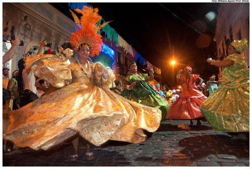 O Maracatu Nação Tigre desfila pelas ladeiras do sítio histórico de Olinda. Foto: Williams Aguiar/Pref.Olinda O Maracatu Nação Tigre desfila pelas ladeiras do sítio histórico de Olinda. Foto: Williams Aguiar/Pref.Olinda