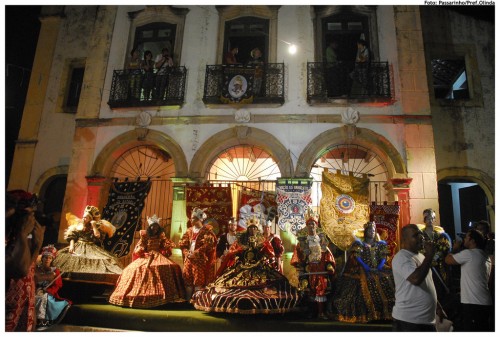 Todos os grupos de Maracatu se reunirão nos Quatro Cantos, às 18h, e seguirão em cortejo pela Rua do Amparo em direção a Igreja Nossa Senhora dos Homens Pretos, no Bom Sucesso. Foto: Passarinho/Pref.Olinda Todos os grupos de Maracatu se reunirão nos Quatro Cantos, às 18h, e seguirão em cortejo pela Rua do Amparo em direção a Igreja Nossa Senhora dos Homens Pretos, no Bom Sucesso. Foto: Passarinho/Pref.Olinda