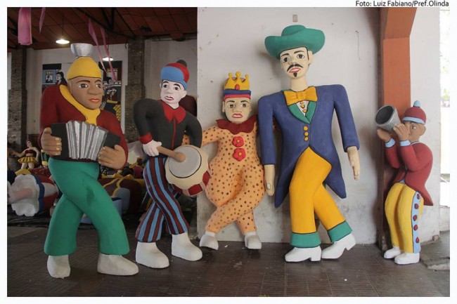 A cenografia do Carnaval este ano é toda inspirada na obra do artista plástico, pintor de quadros e chargista Bajado, um dos homenageados pela festa no município. Foto: Luiz Fabiano/Pref.Olinda