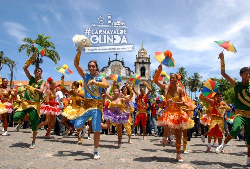 300 passistas estrão no Pátio do Mosteiro de São Bento, na ação intitulada A Maior Dança de Frevo do Mundo. Passistas de frevo. Foto: Passarinho/Pref.Olinda