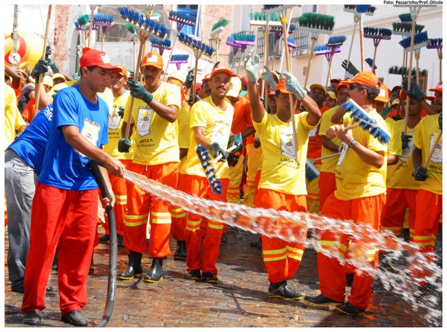 Lavagem simbólica das ladeiras no Carnaval 2009. Foto: Passarinho/Pref.Olinda