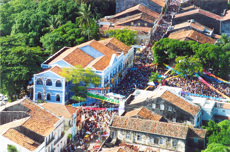 Carnaval nas ladeiras de Olinda. Fonte: INRC Frevo/Acervo IPHAN-PE.