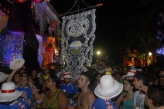 O Ceroula é conhecido por ser um bloco formado apenas por homens. - Foto: Passarinho/Pref.Olinda